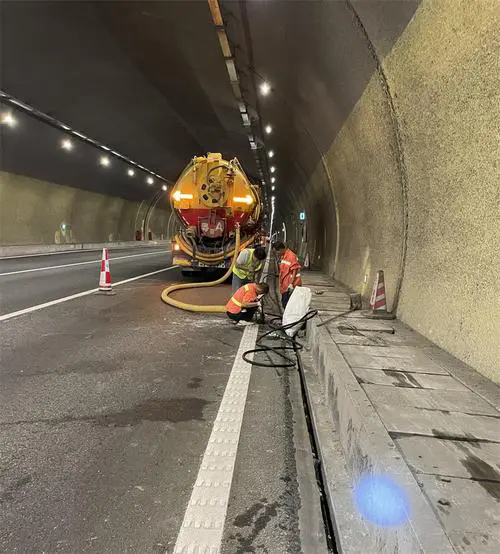 黎城隧道排水渠清淤